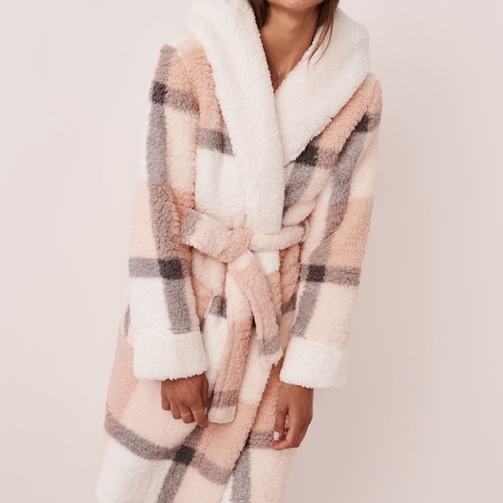 La vie en rose plush robe